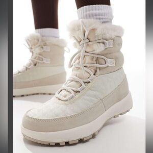Columbia Women's Cream Winter Boots